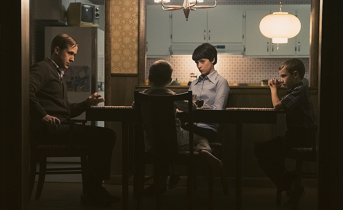 First Man still 2493 D021 00444 R