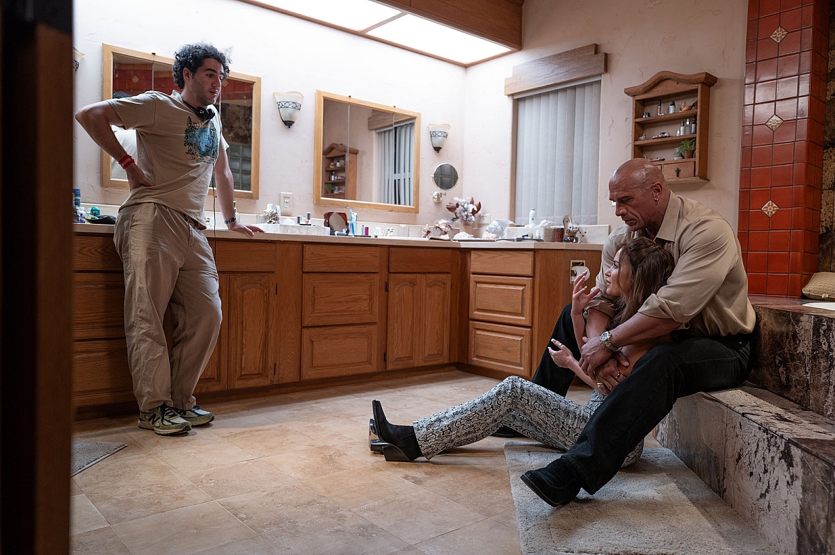 The smashing machine 10410