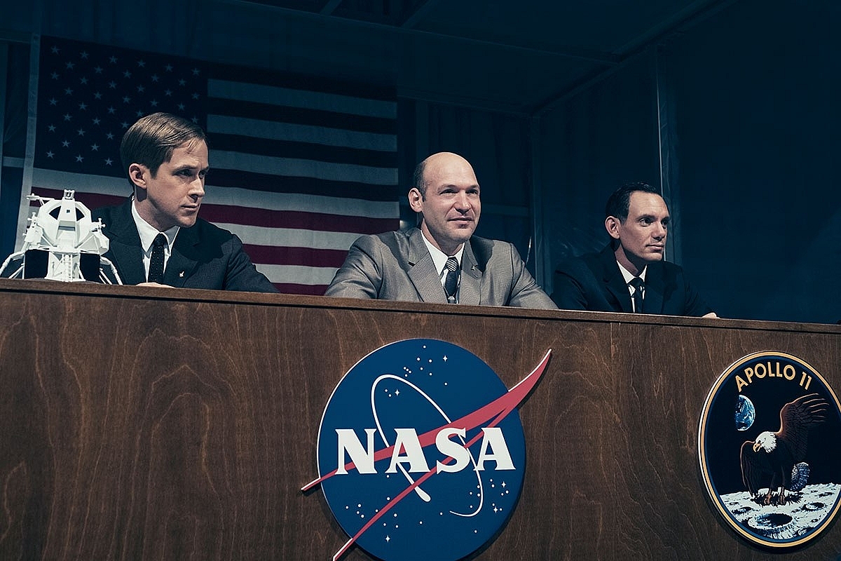 First Man still 2493 D018 00234 RV3