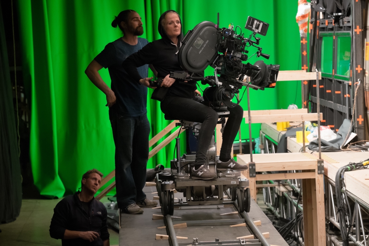 Girl on the Train D053