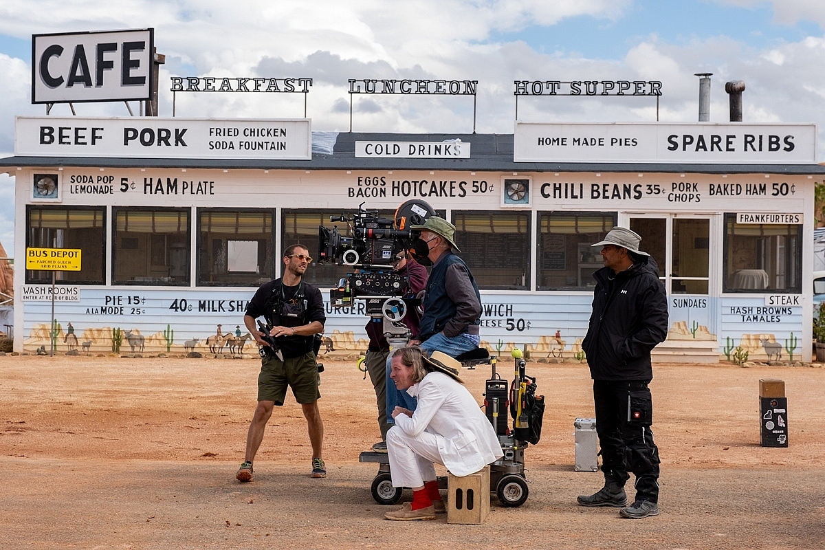 Asteroid city behind the scenes 7