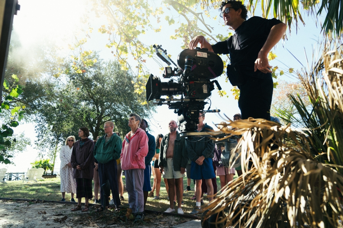 Kinds of Kindness behind-the-scenes 439