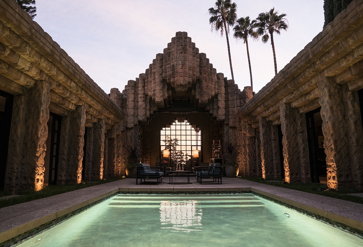 I Am the Night still 0035