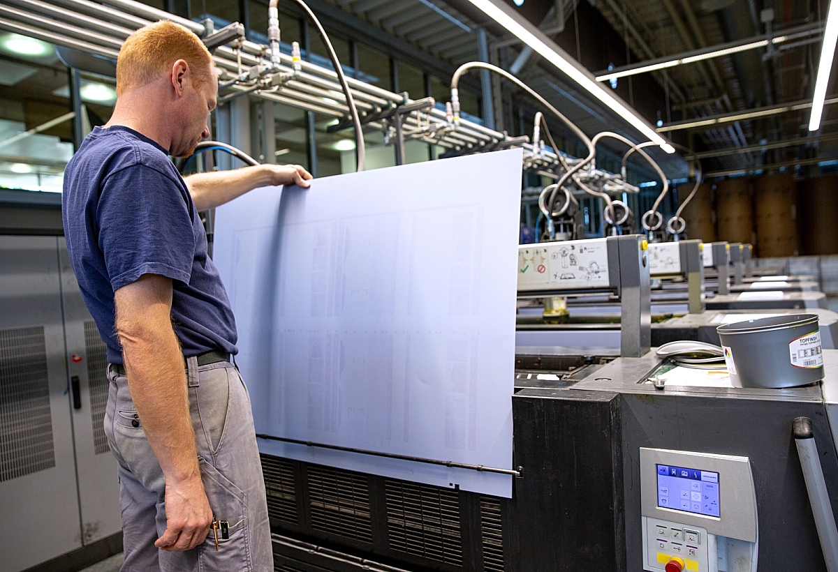 Plate handling on press