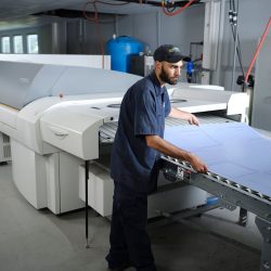 KODAK MAGNUS platesetter person working