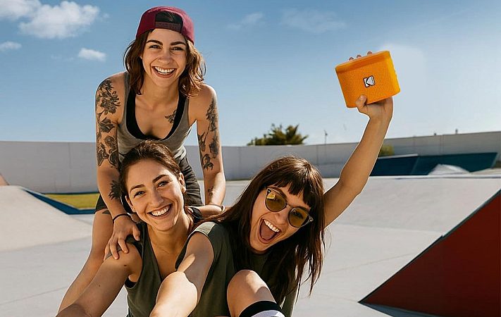 Sounbrix wireless speaker lifestyle 1