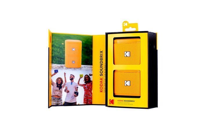 Sounbrix wireless speaker package open